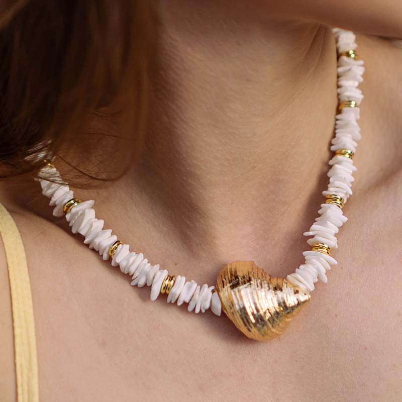 Colar Madri Cascalho Concha Ouro