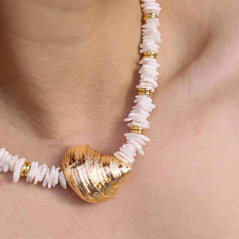 Colar Madri Cascalho Concha Ouro