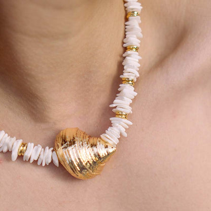 Colar Madri Cascalho Concha Ouro